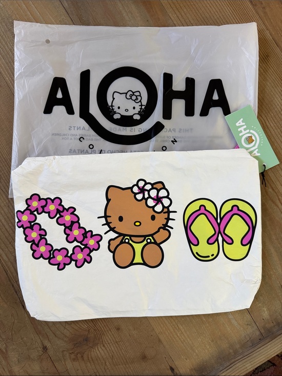 ALOHA Collection Other - Aloha Collection Hello Kitty Icons Mid Pouch